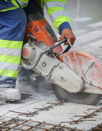  CONCRETE CUTTING MACHINE